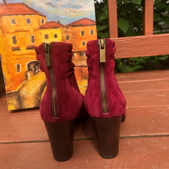 Women’s red heeled boots - Picture 2 of 4